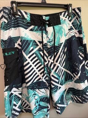 Oakley Men’s Teal, Black & White Graphic Hybrid Shorts